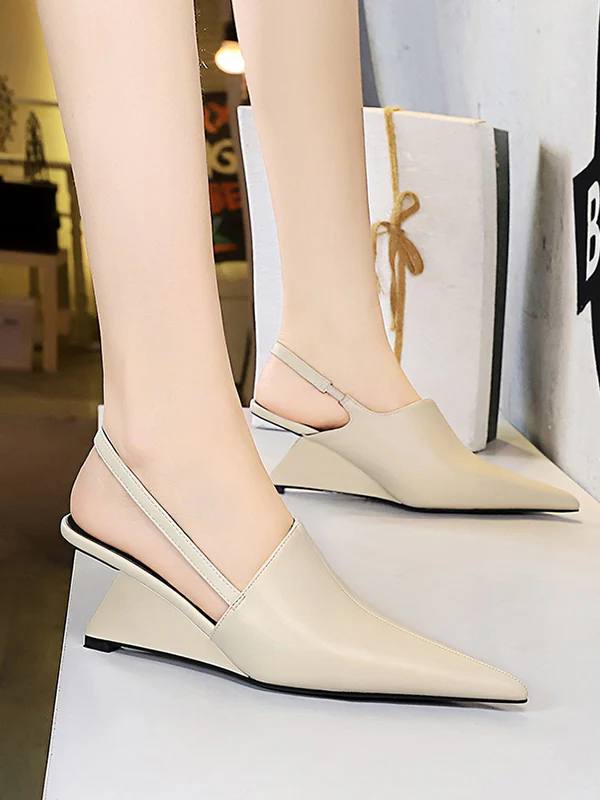 Pointed-Toe Split-Joint Pumps - Image 6