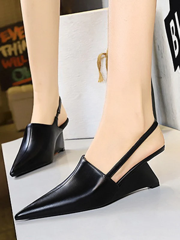 Pointed-Toe Split-Joint Pumps - Image 7