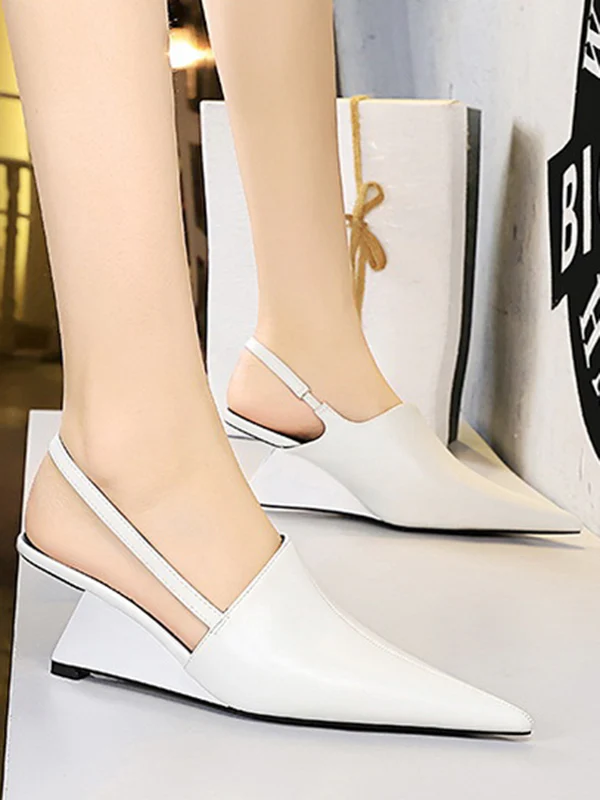 Pointed-Toe Split-Joint Pumps - Image 9