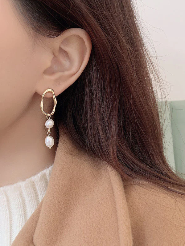Simple Asymmetric Pearl Geometry Earrings - Image 2