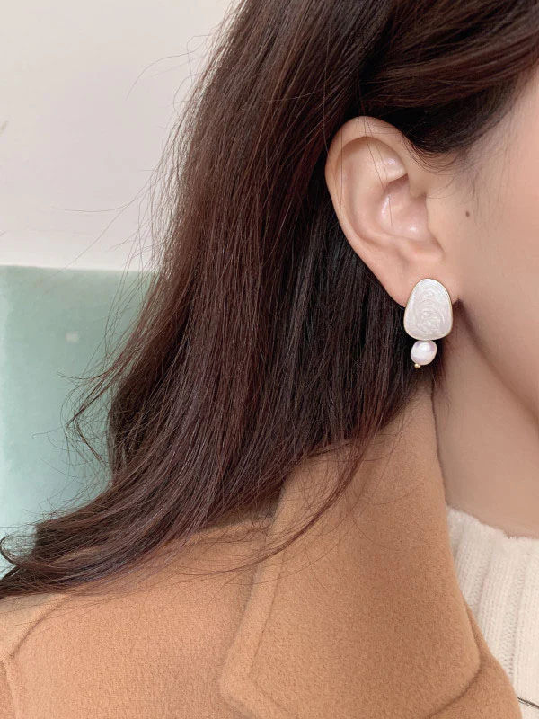 Simple Asymmetric Pearl Geometry Earrings - Image 7