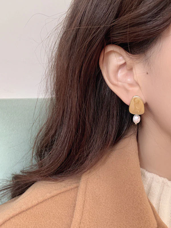 Simple Asymmetric Pearl Geometry Earrings - Image 8