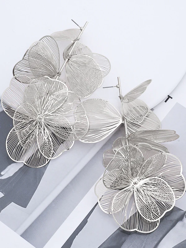 Solid Color Three-Dimensional Flower Drop Earrings - Image 2