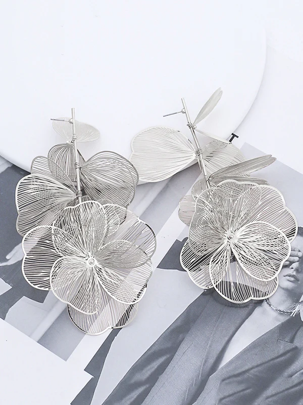 Solid Color Three-Dimensional Flower Drop Earrings - Image 3