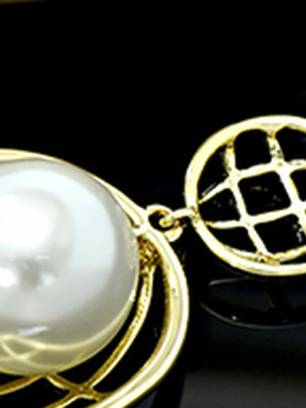 Statement Geometric Pearl Earrings Accessories - Image 8