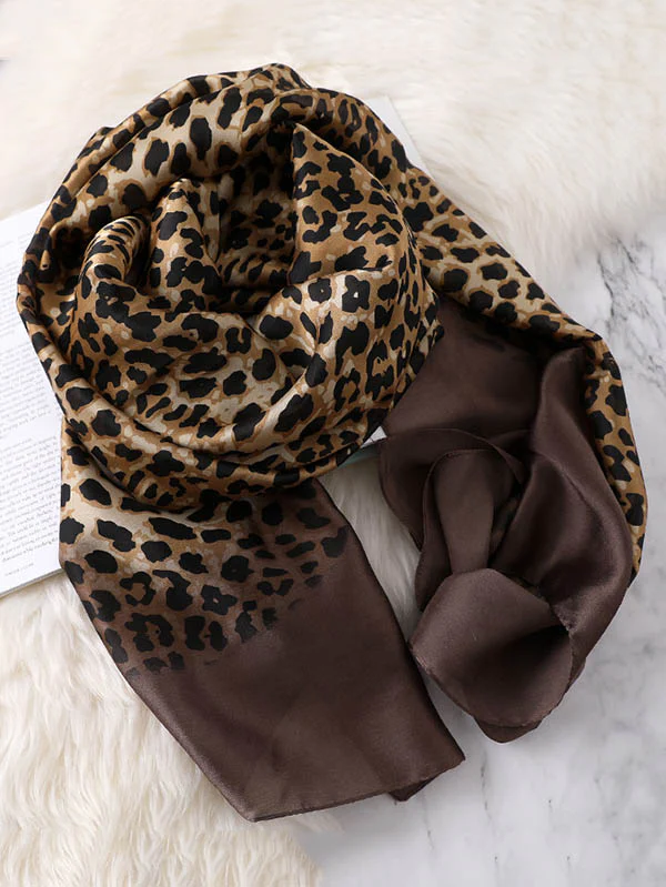 Stylish Leopard Gradient Silk Scarf - Image 4