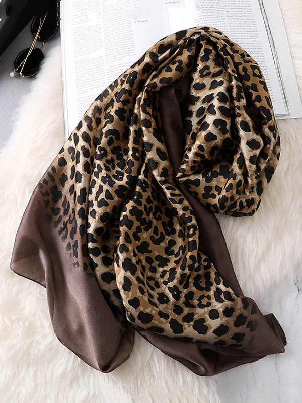 Stylish Leopard Gradient Silk Scarf - Image 5