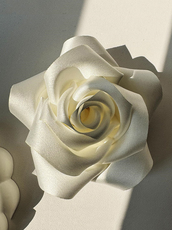 Three-Dimensional Flower Brooch Accessories - Image 2