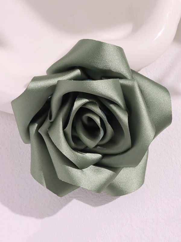 Three-Dimensional Flower Brooch Accessories - Image 3