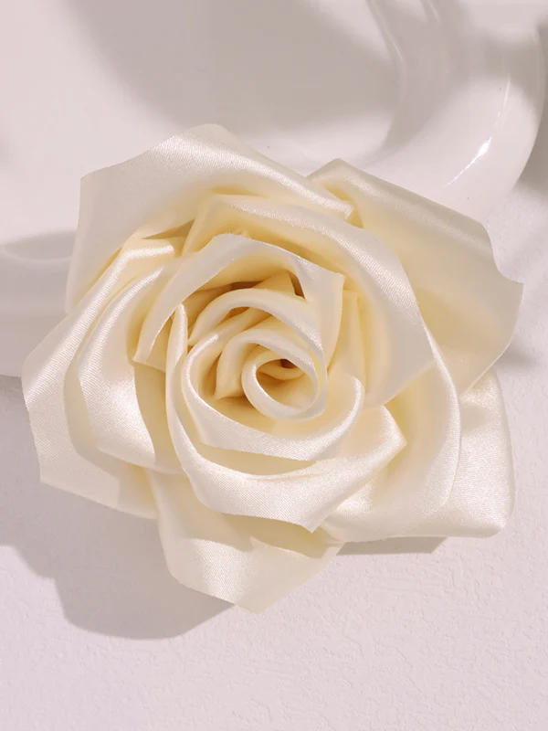 Three-Dimensional Flower Brooch Accessories - Image 9