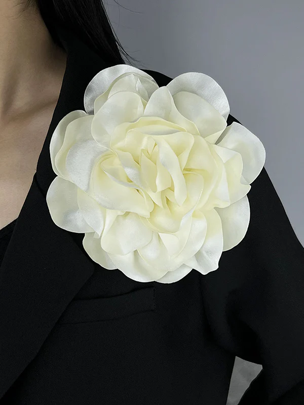 Three-Dimensional Flower Brooch Accessories - Image 2