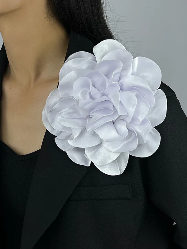 Three-Dimensional Flower Brooch Accessories - Image 4