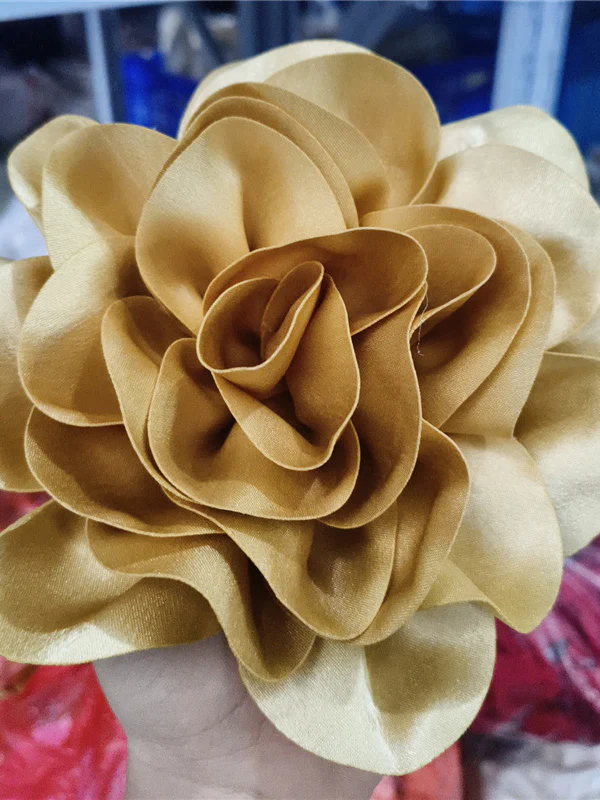 Three-Dimensional Flower Brooch Accessories - Image 6