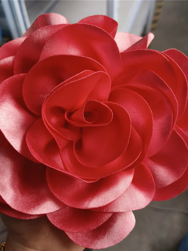 Three-Dimensional Flower Brooch Accessories - Image 7