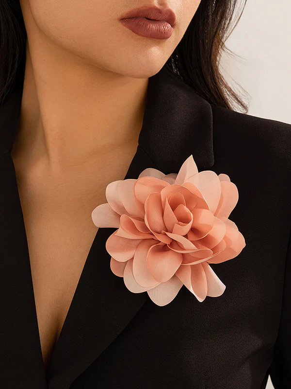 Three-Dimensional Flower Brooch Accessories - Image 4
