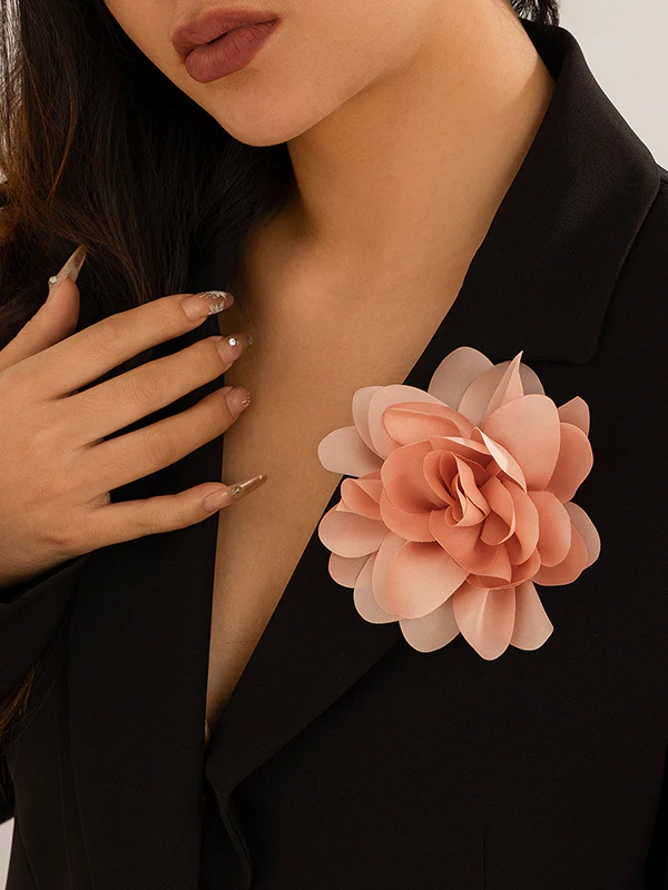 Three-Dimensional Flower Brooch Accessories - Image 5