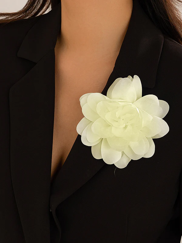 Three-Dimensional Flower Brooch Accessories - Image 6
