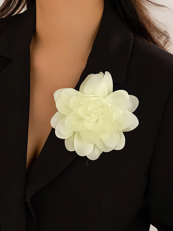 Three-Dimensional Flower Brooch Accessories - Image 7