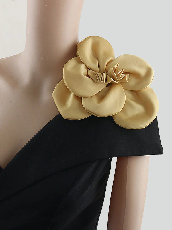 Three-Dimensional Flower Brooch Accessories - Image 6