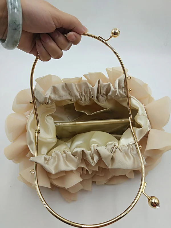 Three-Dimensional Flower Handbags - Image 8