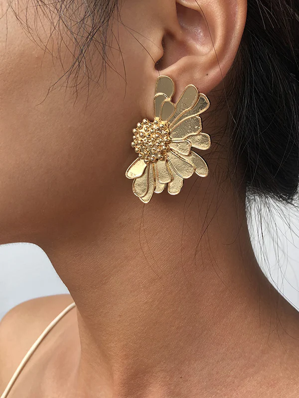 Vintage Alloy Flower Earrings - Image 3