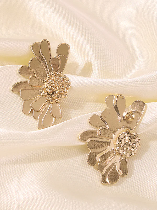 Vintage Alloy Flower Earrings - Image 5