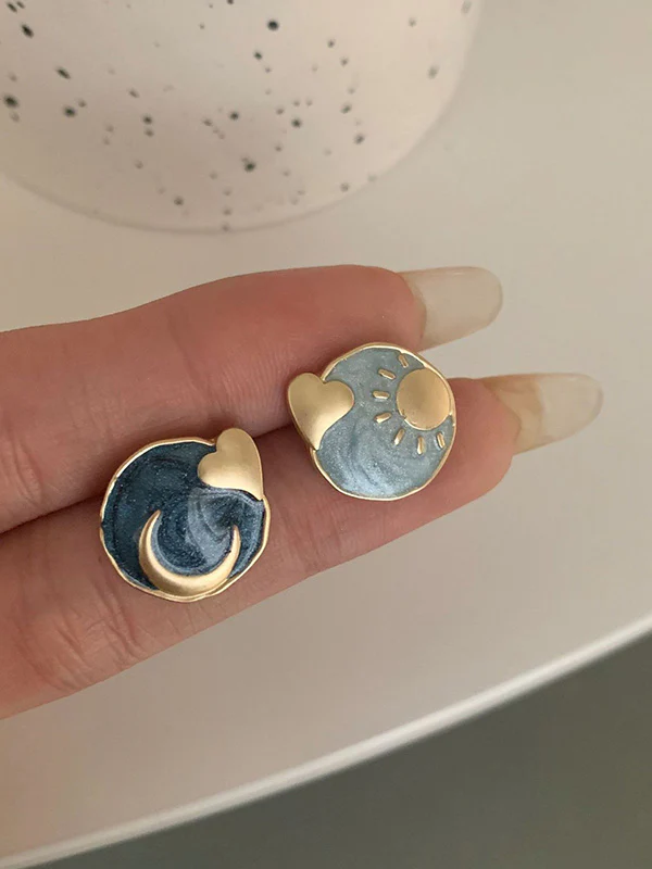 Vintage Asymmetric Sun Moon Shape Earrings - Image 10
