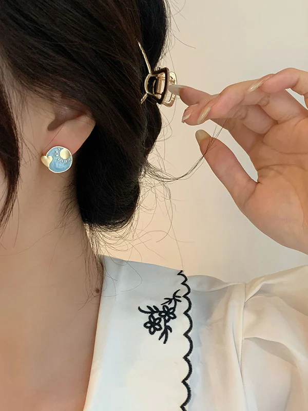 Vintage Asymmetric Sun Moon Shape Earrings - Image 2