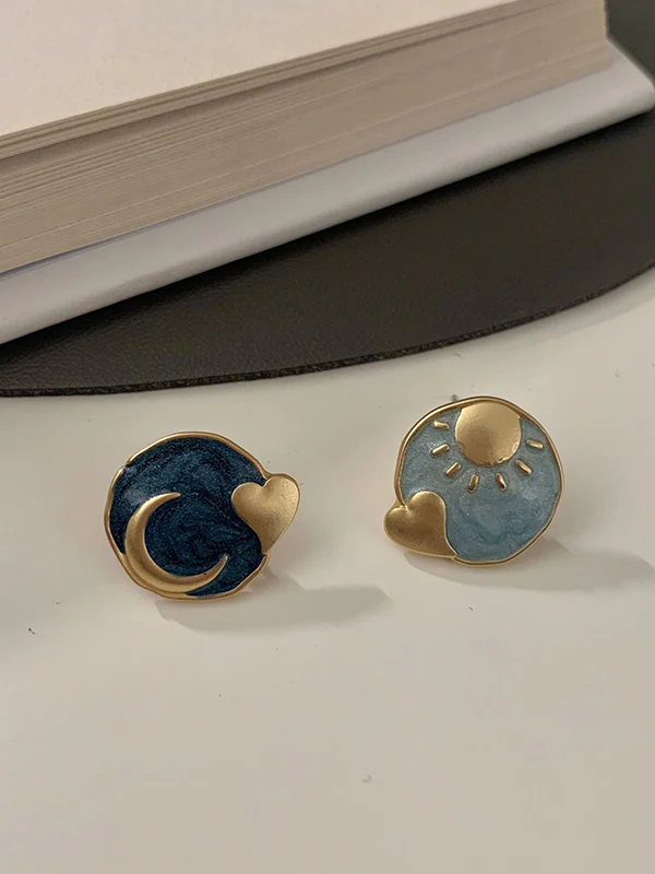 Vintage Asymmetric Sun Moon Shape Earrings - Image 7