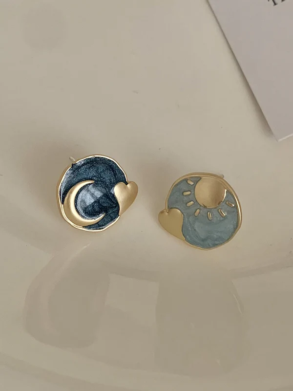 Vintage Asymmetric Sun Moon Shape Earrings - Image 9